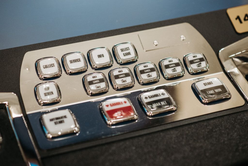 RTP står i spelets informationsmeny. Det är den siffran som gäller hos just det casinot.