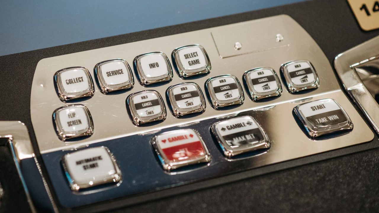 RTP står i spelets informationsmeny. Det är den siffran som gäller hos just det casinot.